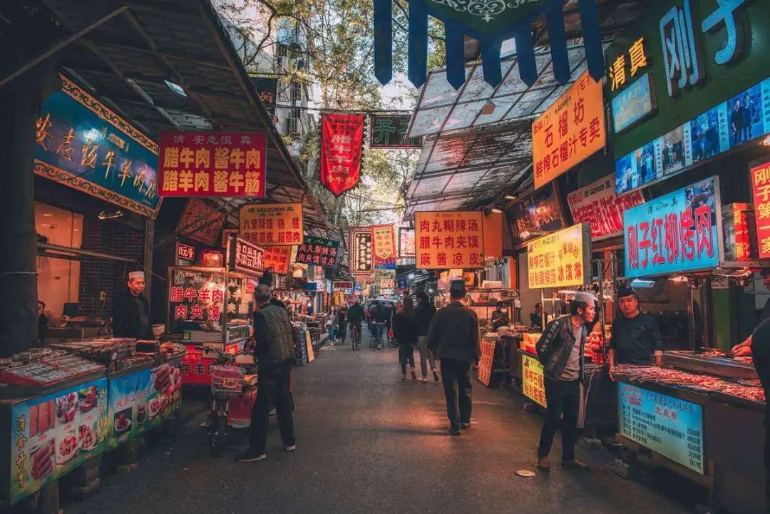 打卡本地人常去的10条美食街,长沙吃货必去的5条美食街推荐