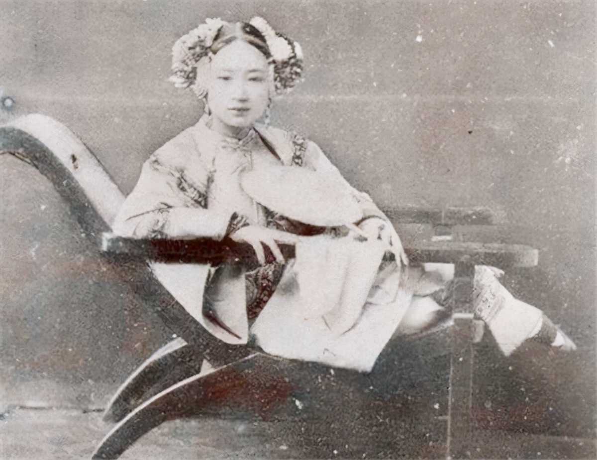 15岁女子靠三寸金莲嫁入豪门,她15岁靠三寸金莲嫁入豪门