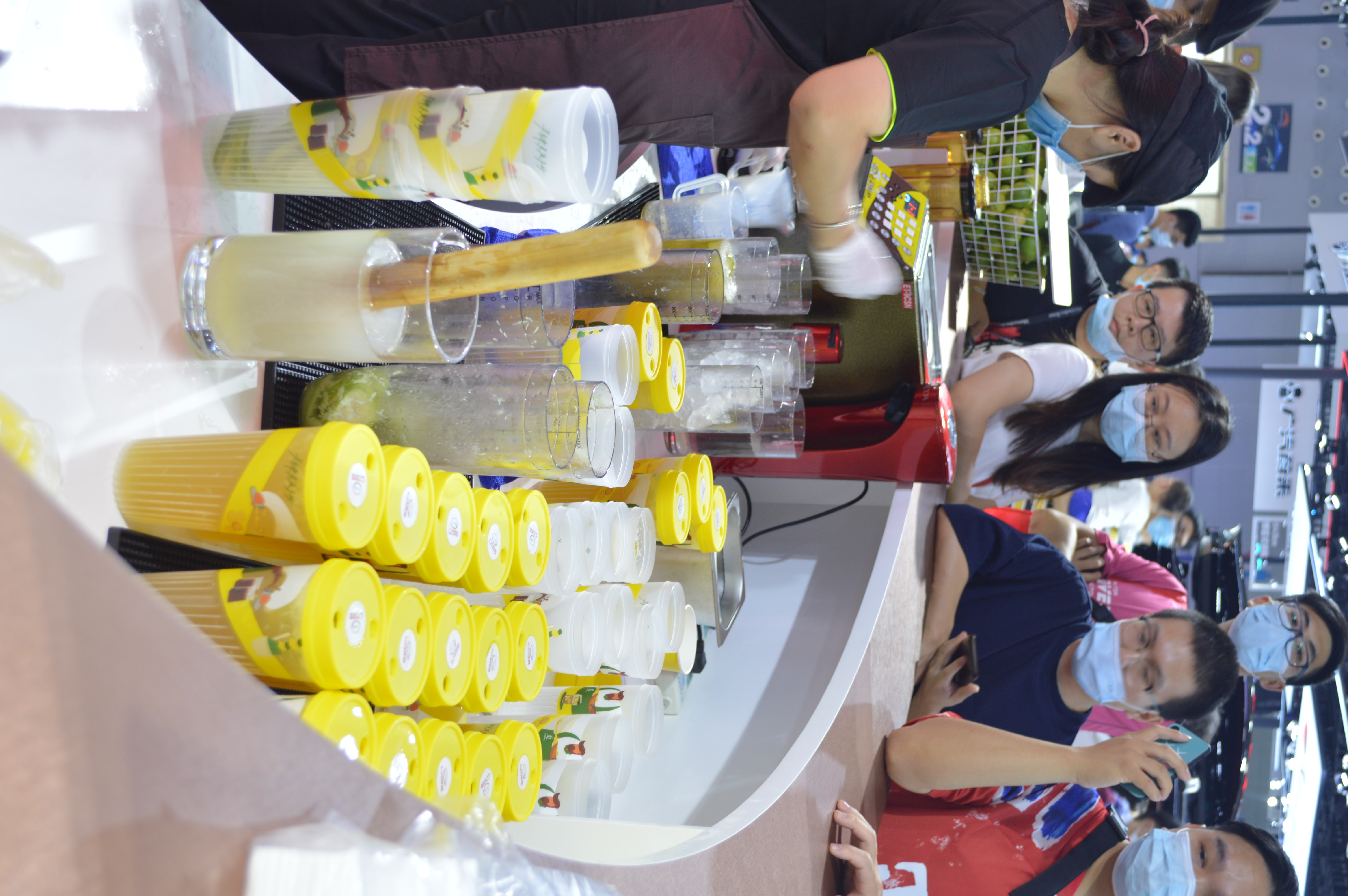 广州车展车模小姐姐,2019上海国际车展广汽传祺车模