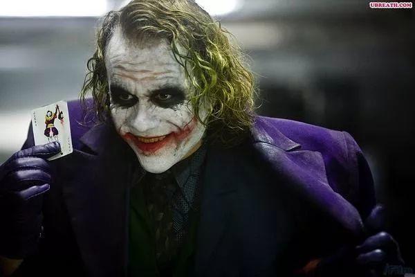 他不是演得好，他就是小丑本人