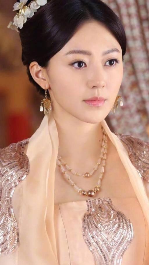 杨幂三朵金花图,杨幂旗下五朵金花古装造型