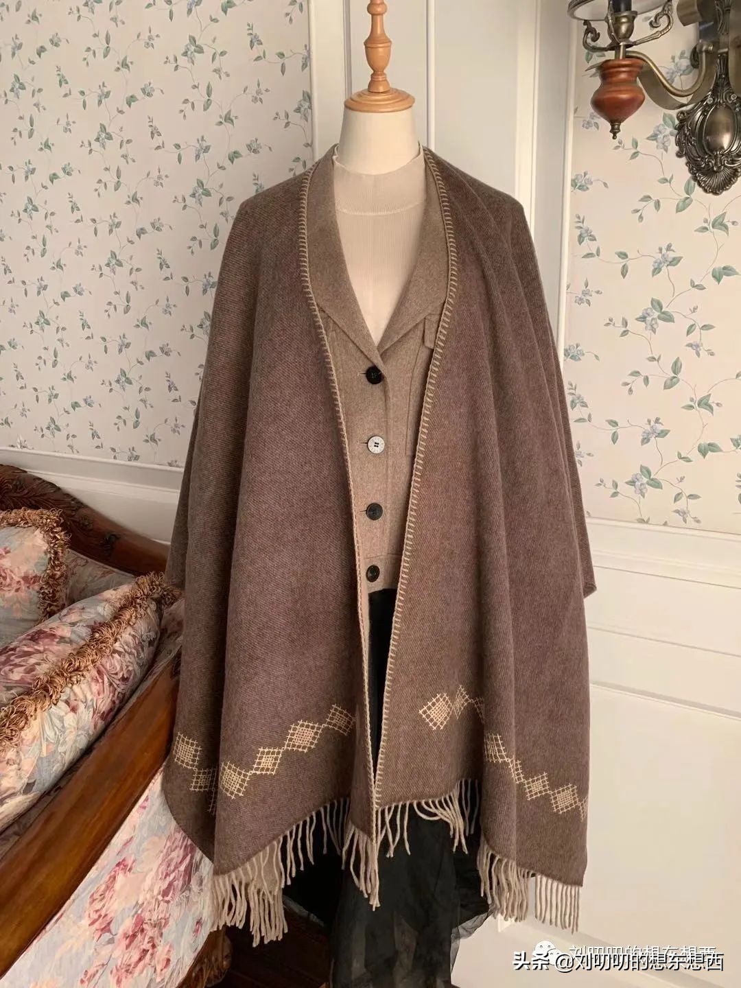 清冷风穿搭高级感冬,冬季素色长衣外套搭配