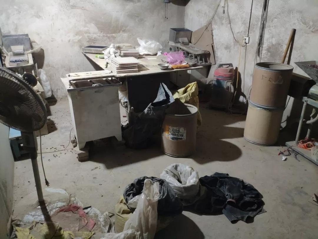 警惕！含禁用成分的廉价胶囊被包装成保健品售卖，服用有致命风险