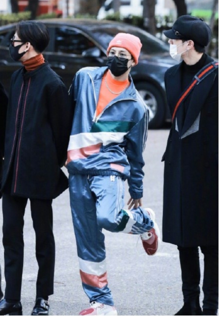 王嘉尔adidas穿搭,王嘉尔mlb老花