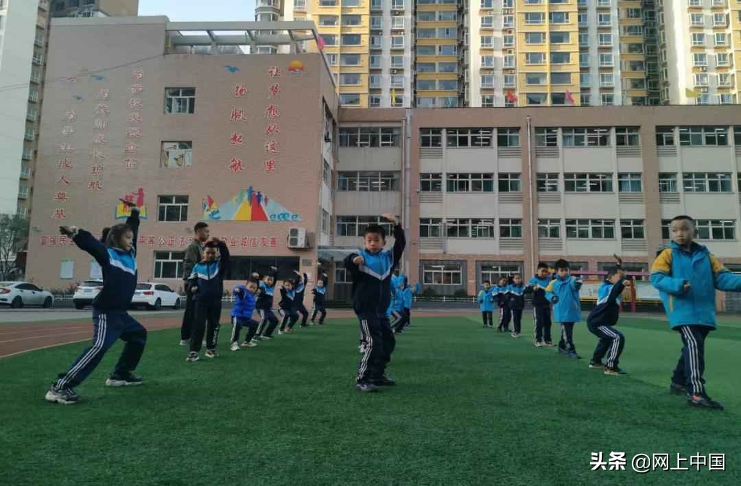 灵石县第二小学：“双减”落实有成效学生家长乐呵呵