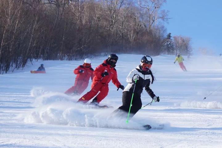 滑雪过程中手腕脚踝扭伤了怎么办,单板滑雪脚踝扭伤