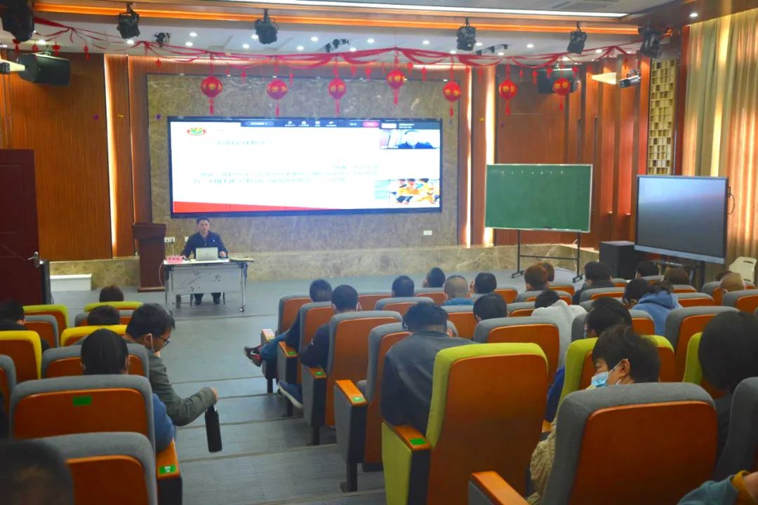 荣邀蔡向阳教授主讲《青少年校园足球教练员培训》圆满收官