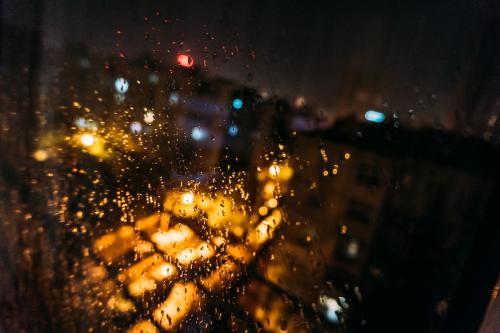 夜间传出怪声音,村子里晚上睡觉听见怪声