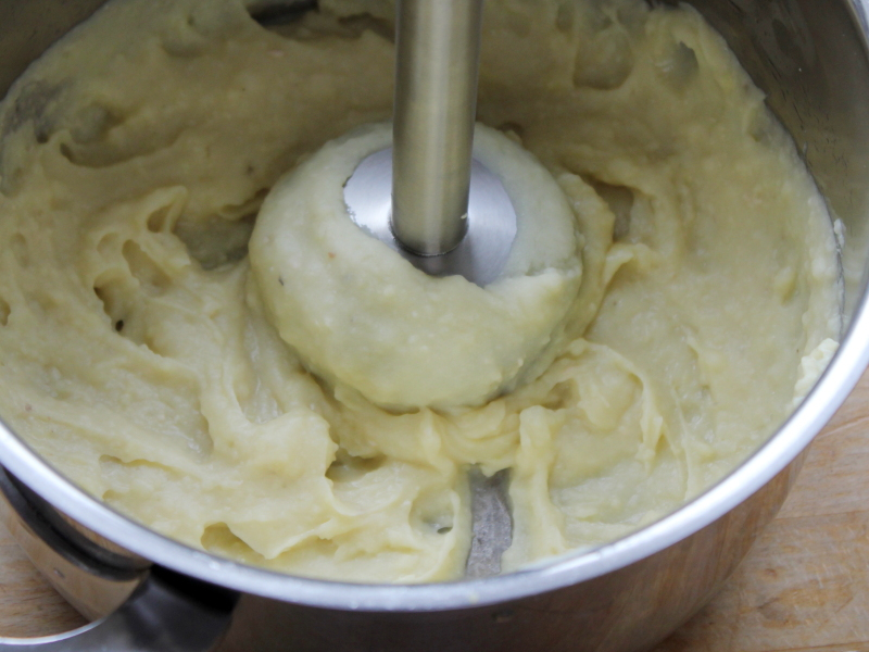 做绿豆糕是用开水还是用温水,煮绿豆糕放多少水