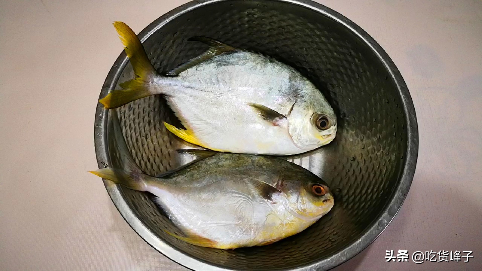 做鲳鱼最好吃的办法是什么,做鲳鱼就不用太多的水