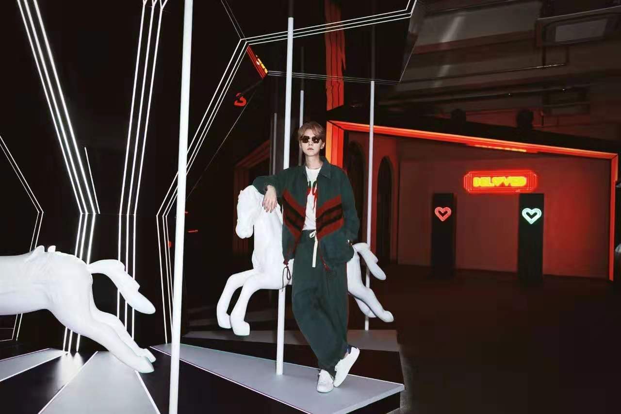 鹿晗游乐场,鹿晗去游乐园过山车