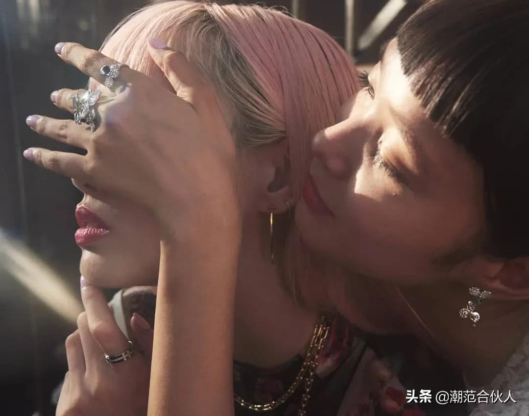 楂樹釜瀛愭儏渚ｆ挒鑹茬郴绌挎惌,鎾炶～鍑犵巼鏋佷綆鎯呬荆绌挎惌蹇冩満璧锋潵