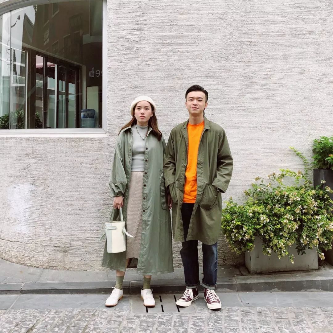 欧阳娜娜穿匡威经典款,匡威高帮帆布鞋欧阳娜娜