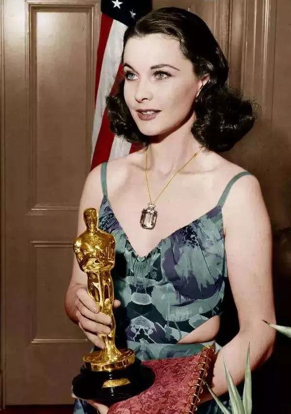 费雯丽盛世美颜也抵不过薄情寡义,费雯丽乱世佳人红裙