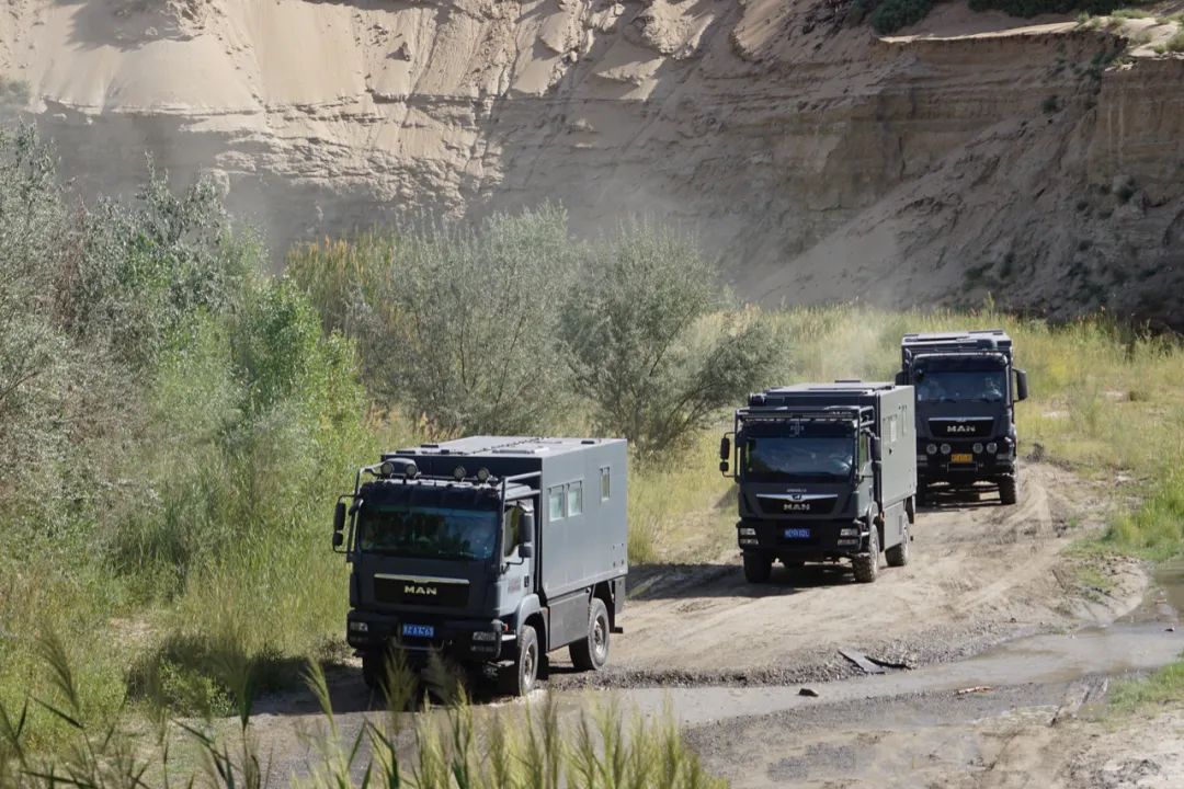 茫崖艾肯泉夏季游攻略,青甘大环线艾肯泉