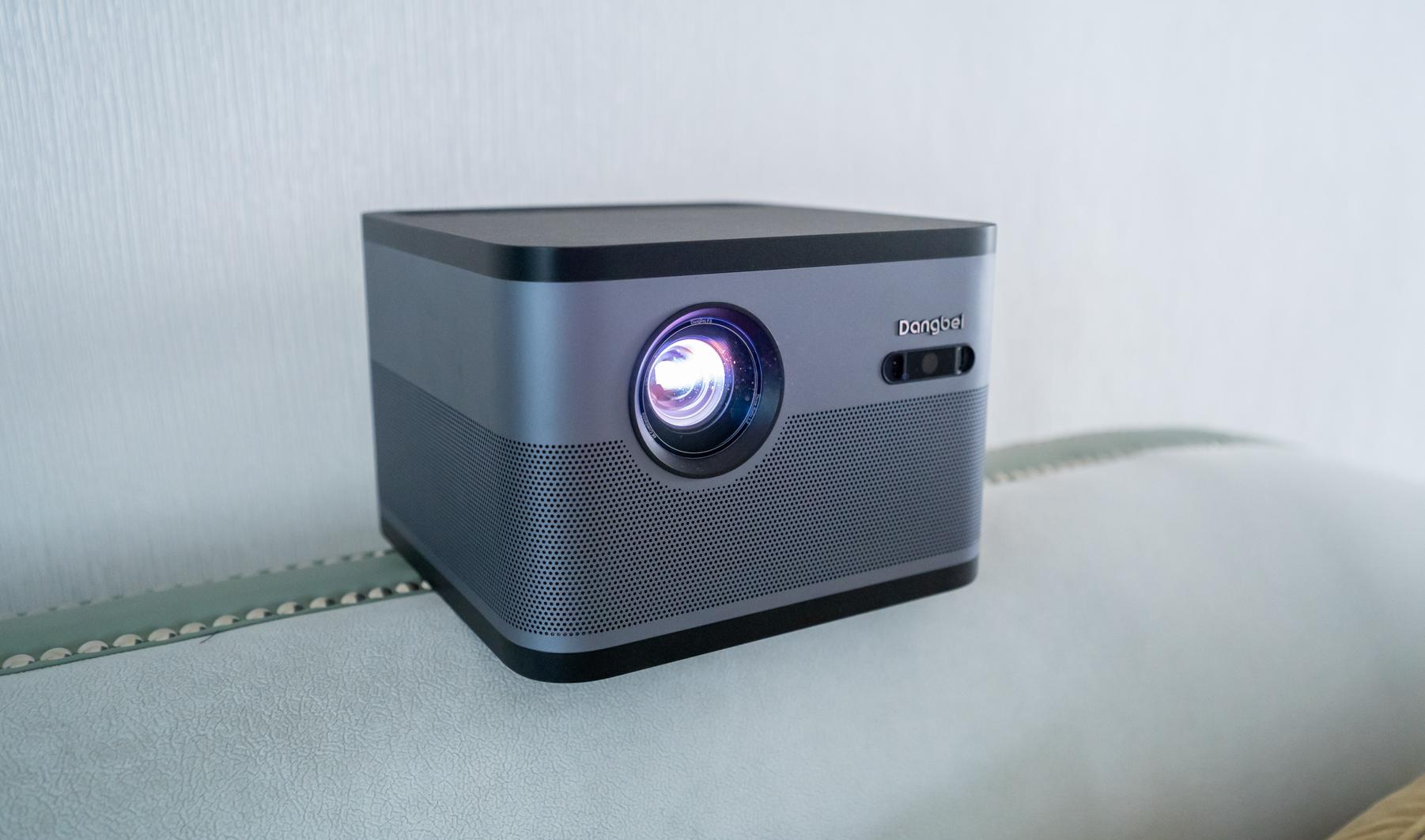 当贝投影仪f3家庭影院,当贝newf3投影仪测评