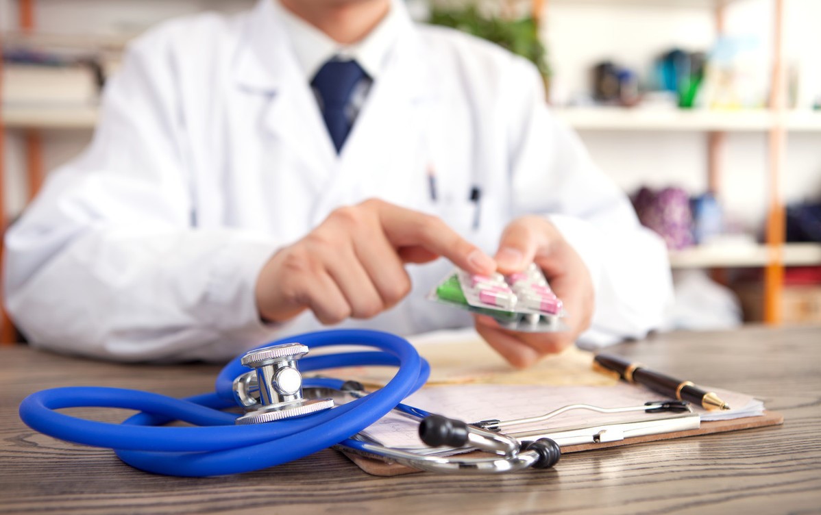 胃酸是大多数胃痛的病因,吃“拉唑”药物止胃酸,要注意什么?