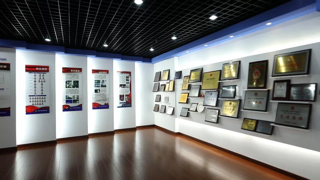 吕其明七一勋章海报,吕其明获七一勋章作品