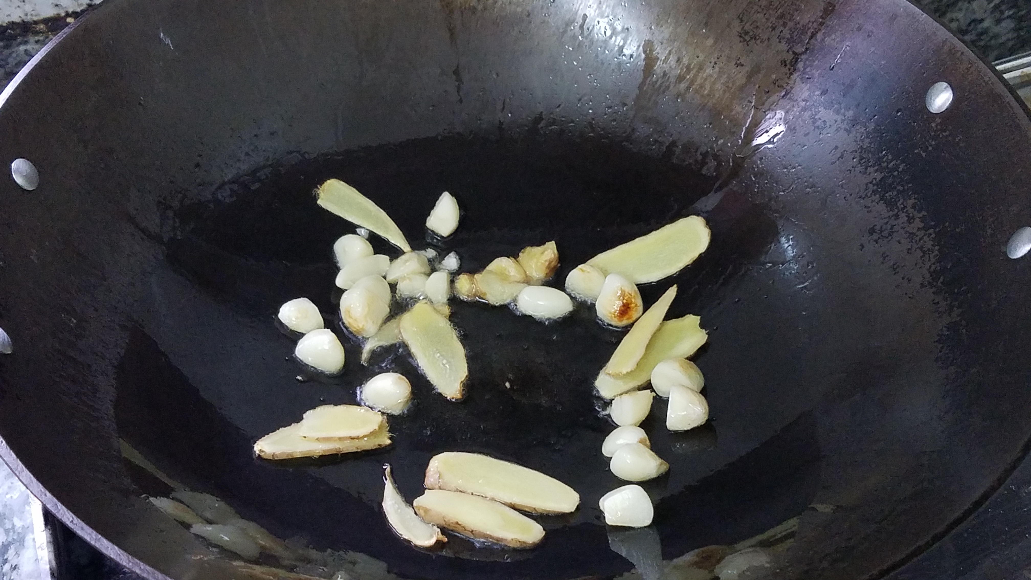 咸香脆的鸭肉,咸香鸭肉