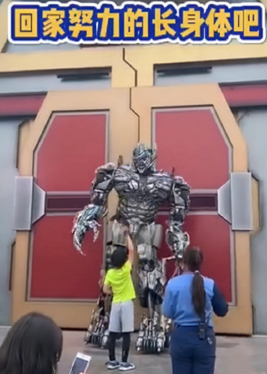 威震天也搞慈善？癌症女孩加入霸天虎，获得永久通行权