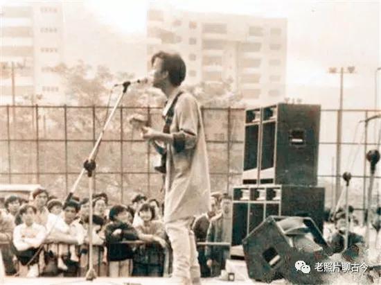 黄家驹罕见的老照片，图4与兄弟登长城，图7是他深爱过的女人