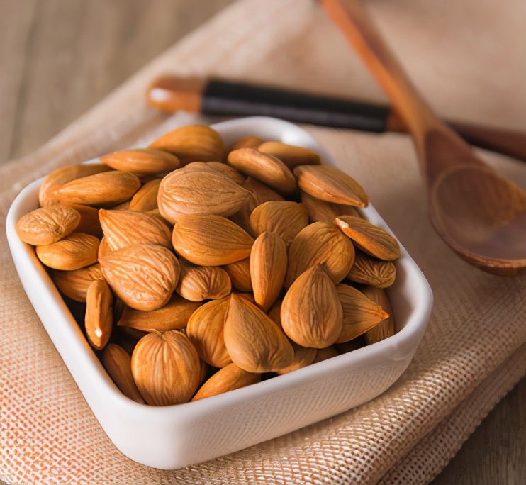 括弧笑导致法令纹重,法令纹和笑弧区别