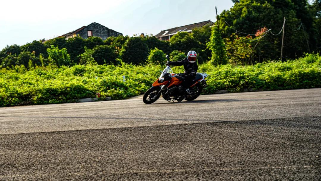 零百加速6秒感受,赛科龙rx1s零百加速多少