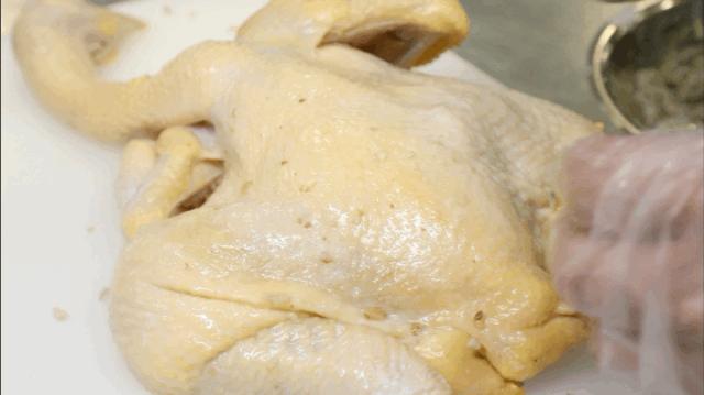 当着客人的面“玩火”？卓悦中心这家店喊你吃鸡