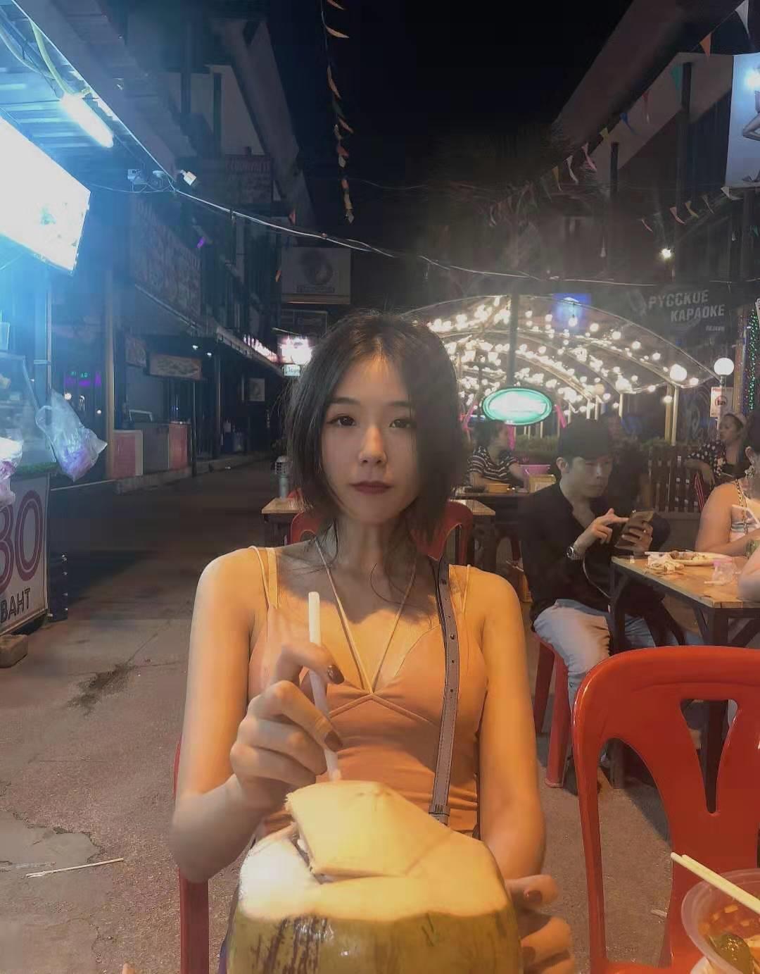 S17首个王者女主播诞生！*牙虎**花花酱4小时上王者，辅助也能carry