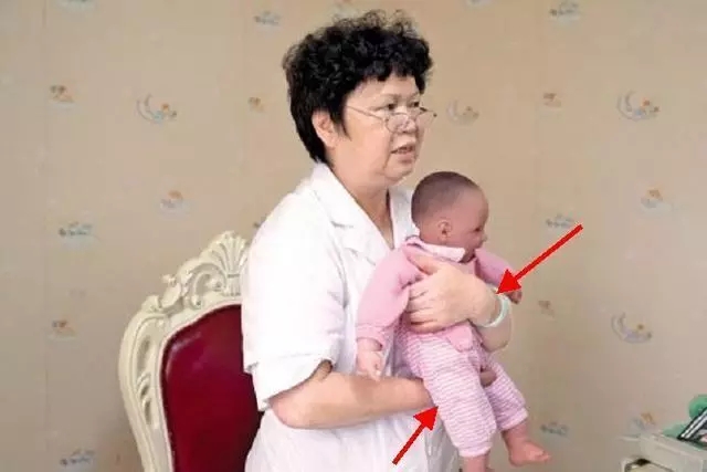 新生儿怎么抱姿势视频,新生儿正确抱姿三种抱法