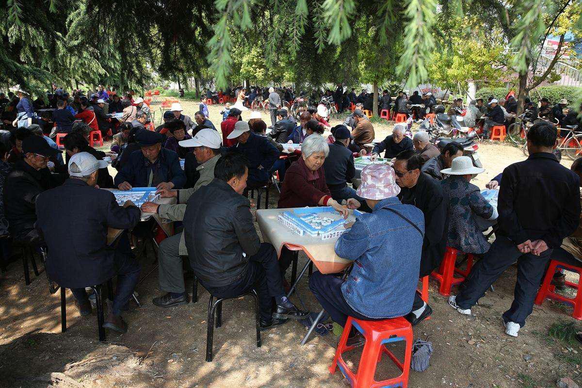 老人喜欢打麻将是好还是坏,老人喜欢打麻将带来的危害