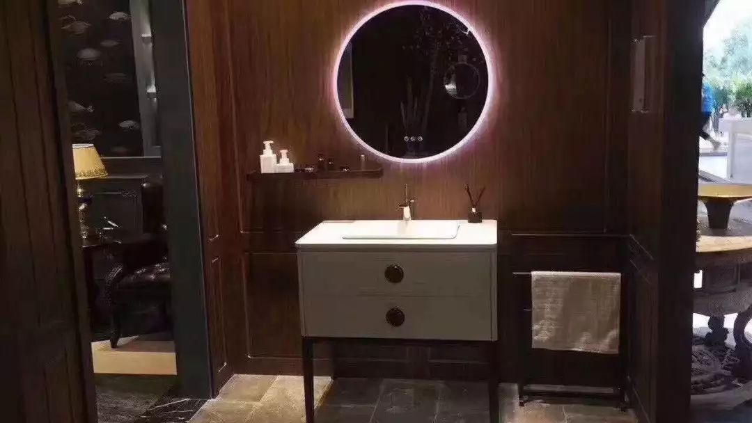 一位女士因追求而执着，因科勒而精彩！