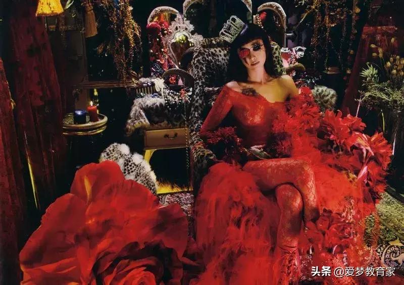 亚洲最狂野女导演，一年出3部新片，半个演艺圈为她站台