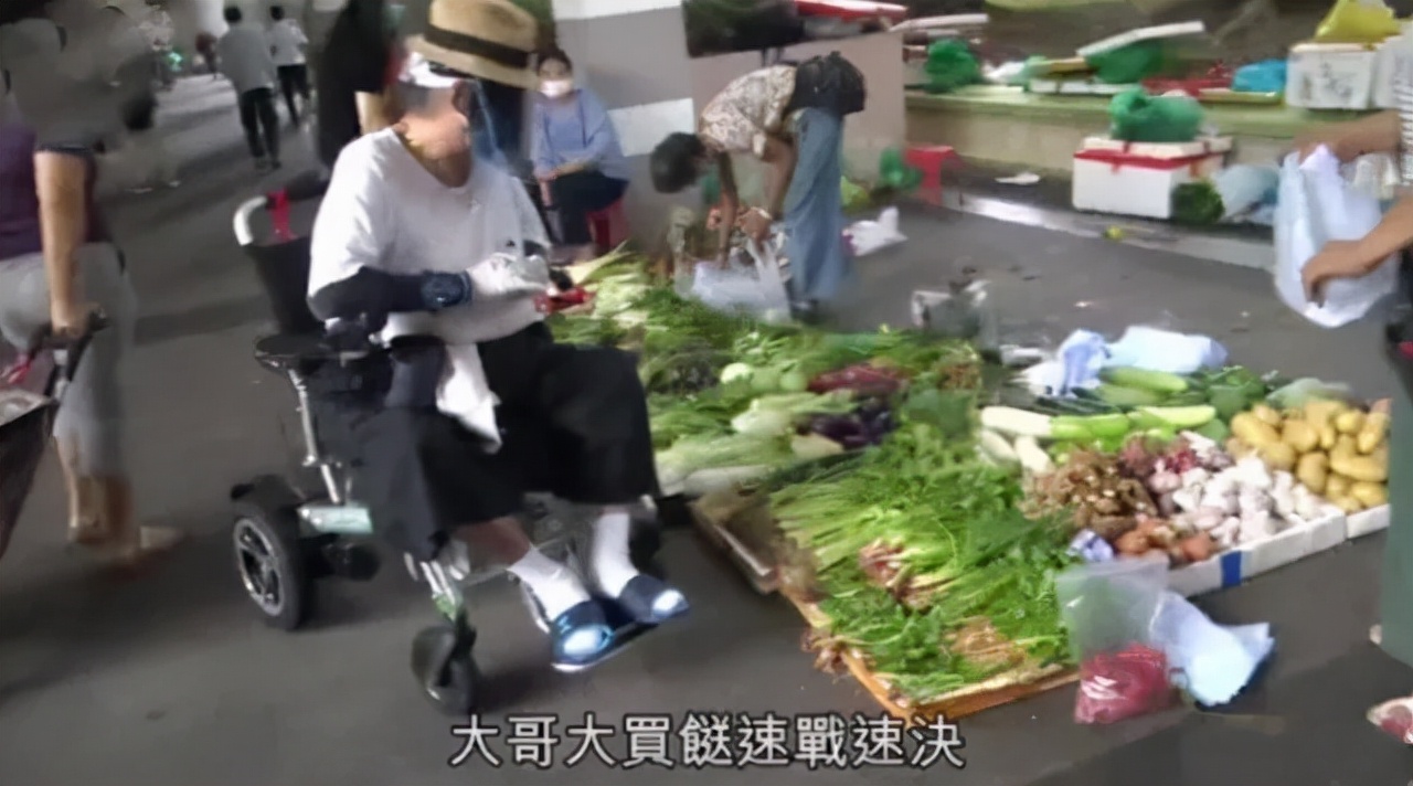 别人飙车一路火花带闪电,别人赛道飙车