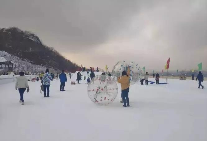 丹东玩冰雪地方,丹东北黄海温泉小镇攻略