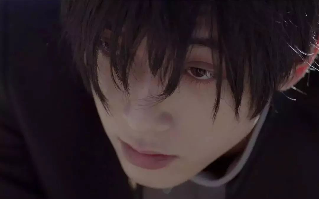 这个可盐可甜可狼的94年小鲜肉，简直就是漫画里走出来的男主角！