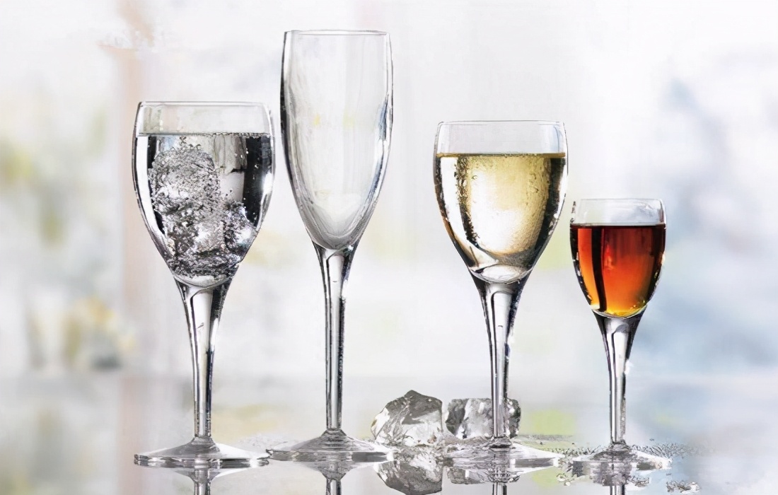 衣服上发霉的霉点怎么去除,衣服发霉的白霉点怎么去除