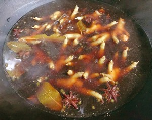 卤鸡爪家常秘制做法，简单易学香酥入骨，比卤菜店做的还好吃