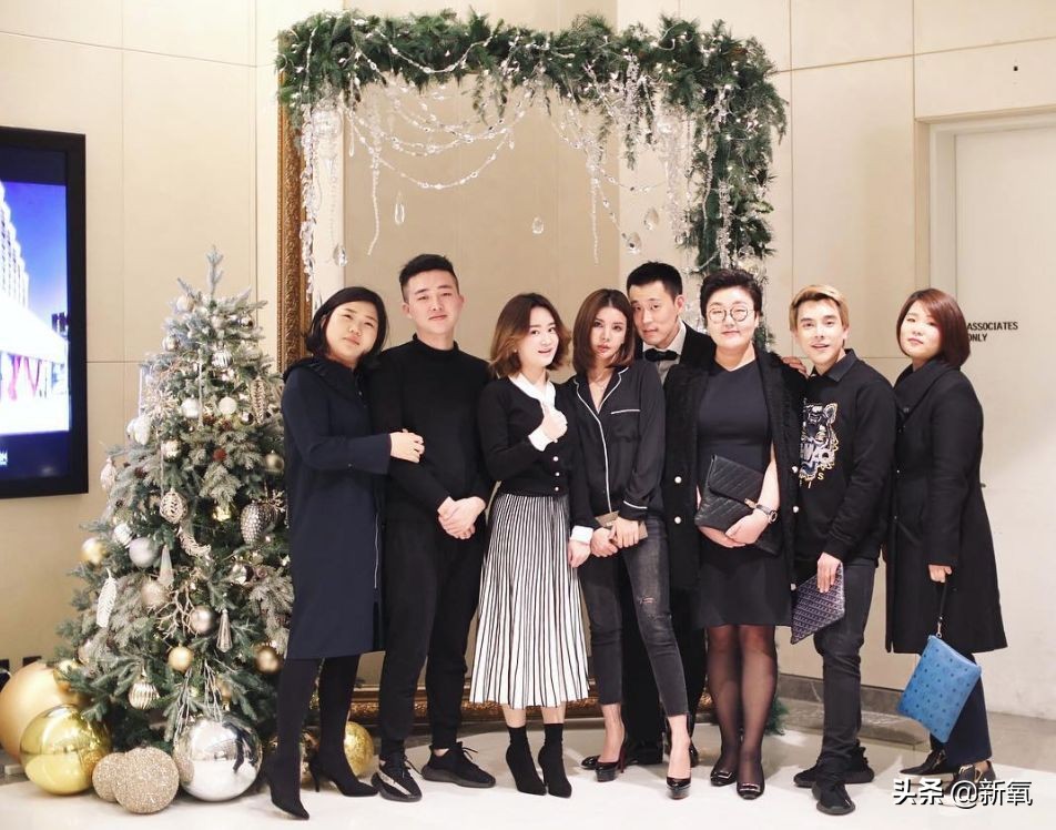 18岁土肥圆豪掷800万全身整形，鼻子6次大整假体穿出，效果却超美