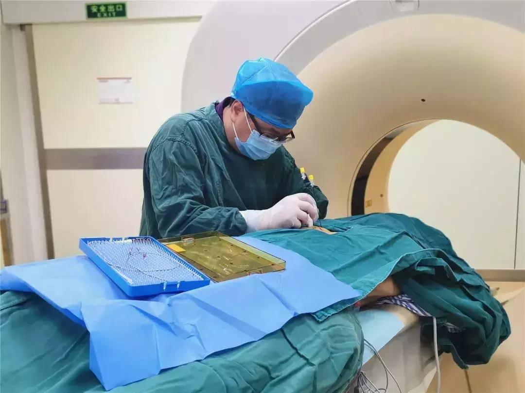 “倚天佑铂桐屠龙”——缠腰龙老人的疼痛终结史