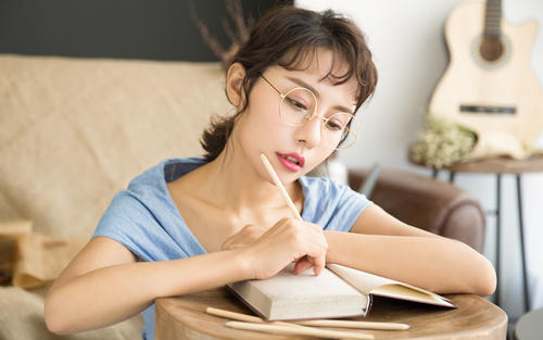 想让眼睛明亮有神吃什么,想要眼睛更亮护眼方法不重样