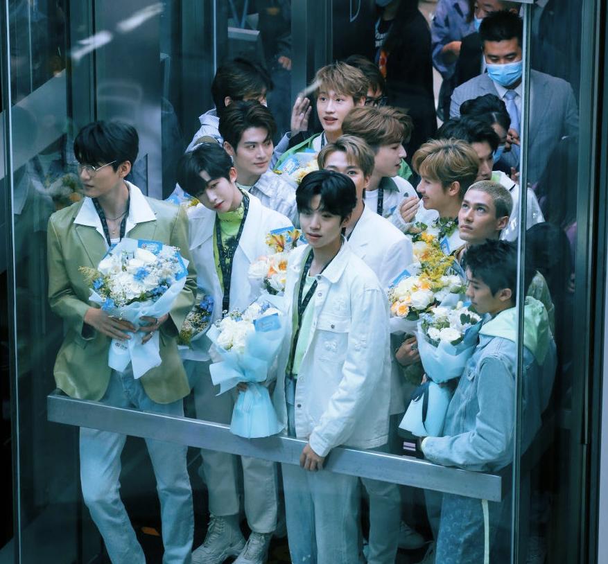 999鍑洪亾,999鍑洪亾缁勫悎