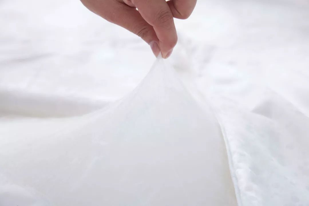 冬天蚕丝被多重比较好,冬天怎么解决蚕丝被不够暖