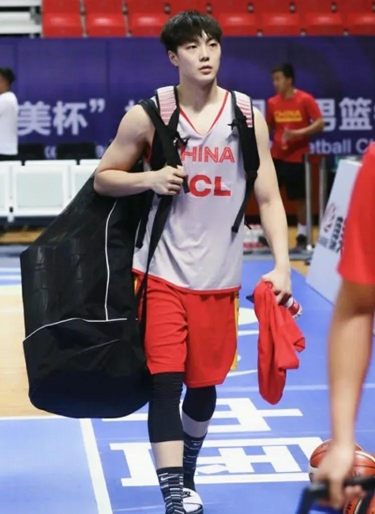 拜托，千万别让萧亚轩看到这些国家体坛中的鲜肉帅哥