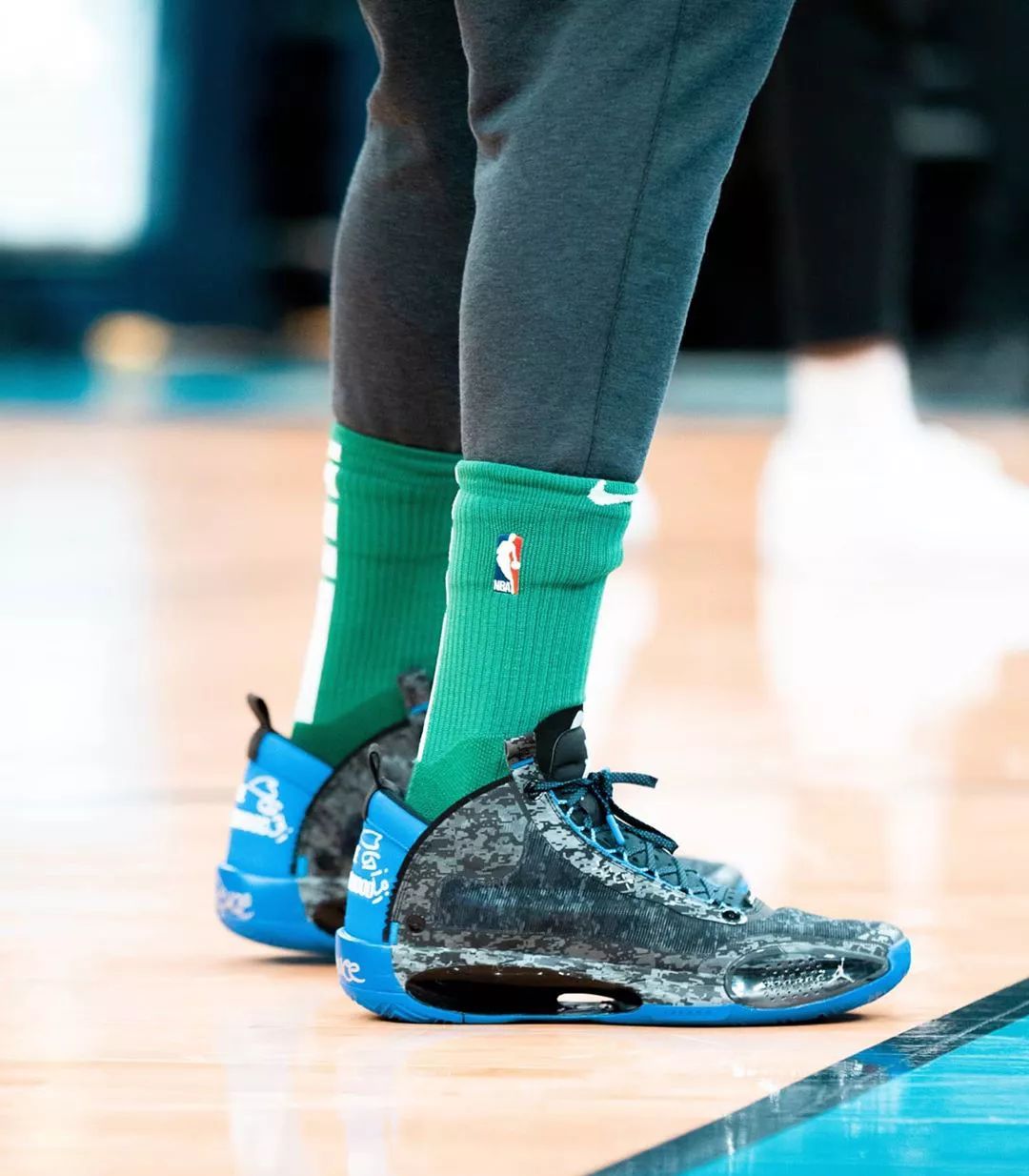 哈雷尔上脚球鞋锐步,nba上脚球鞋排行榜kd16