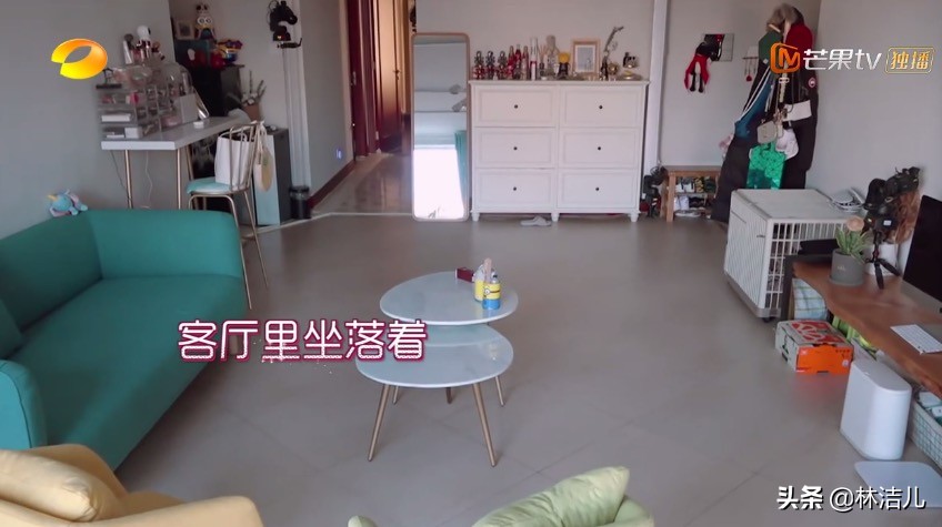 何雯娜吴昕我家小两口,我家那闺女吴昕黑羽绒服同款