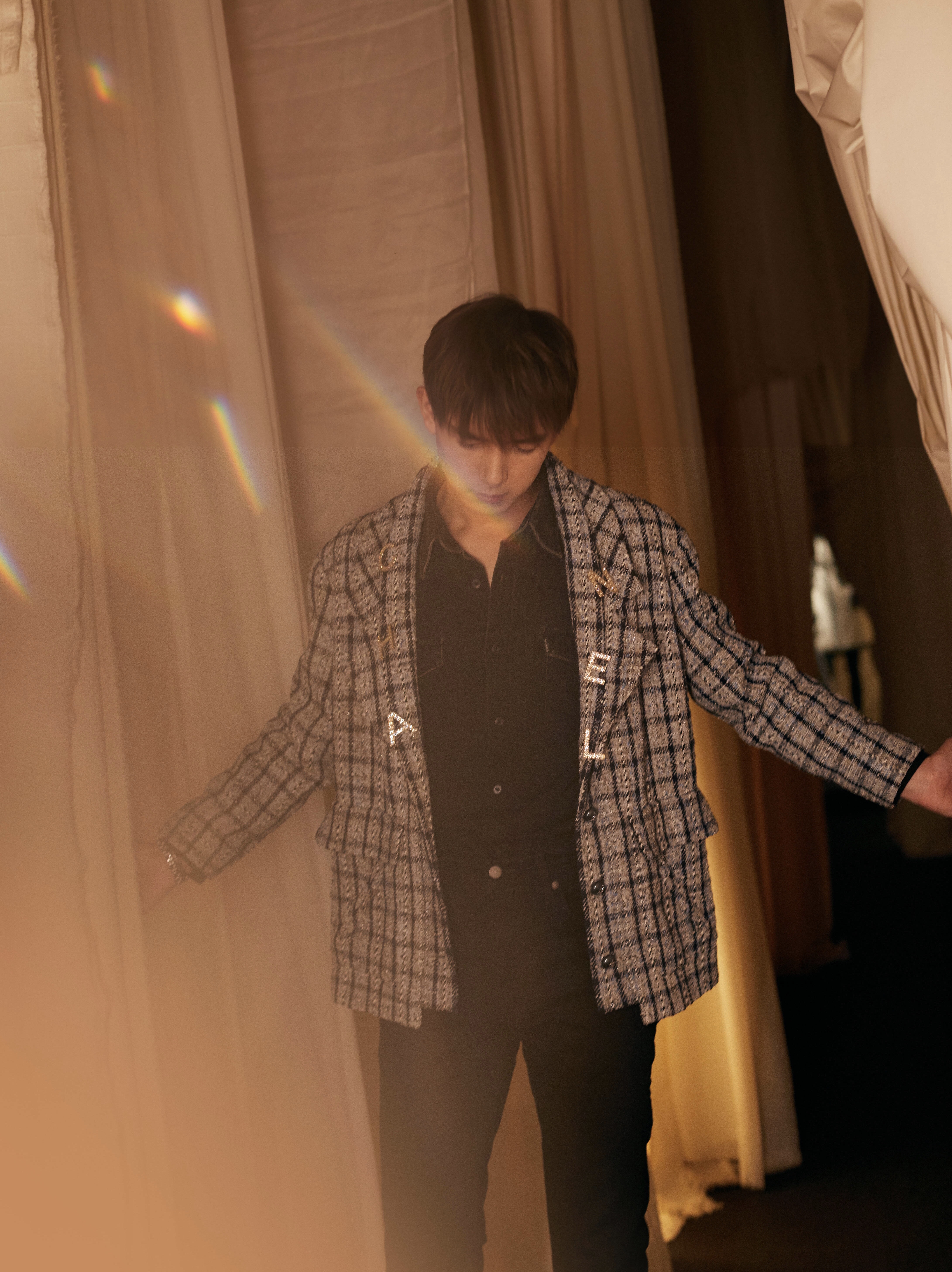 李现最新大片上演西装杀眼,李现的穿搭帅气