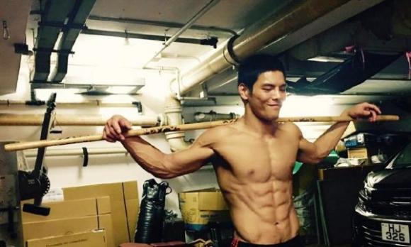 向佐一身肌肉怎么锻炼的,向佐健身练腰