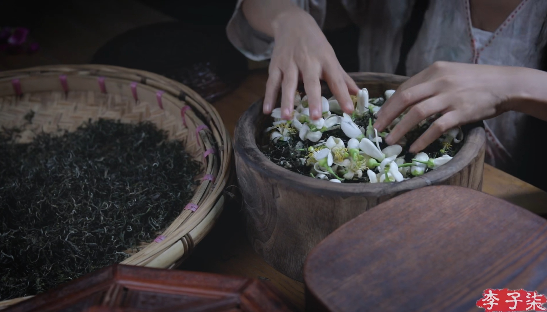 李子柒茶文化视频,李子柒视频中用的茶壶