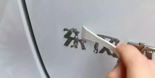 撕车贴不伤车的方法,汽车车贴最好的清除办法